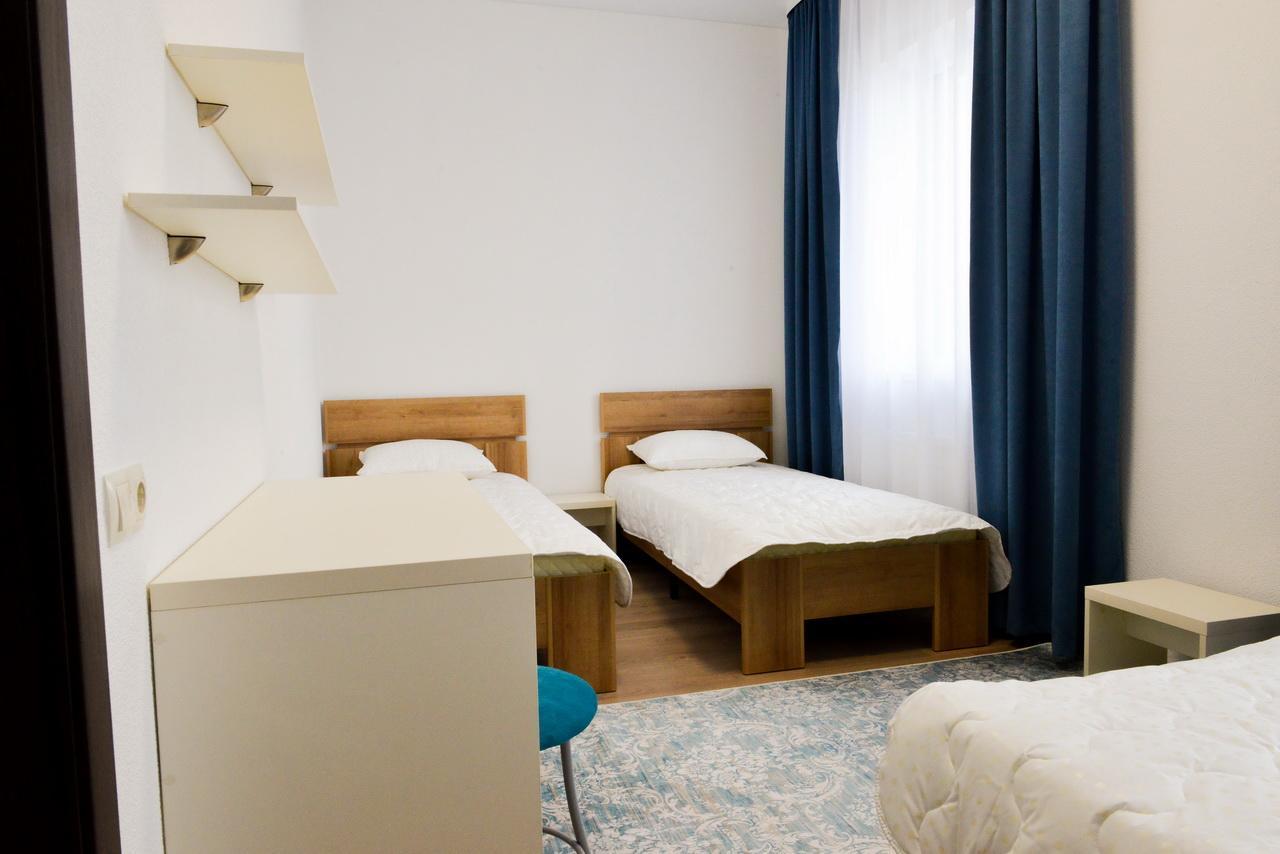 Grad Hotel Ashmyany Eksteriør billede