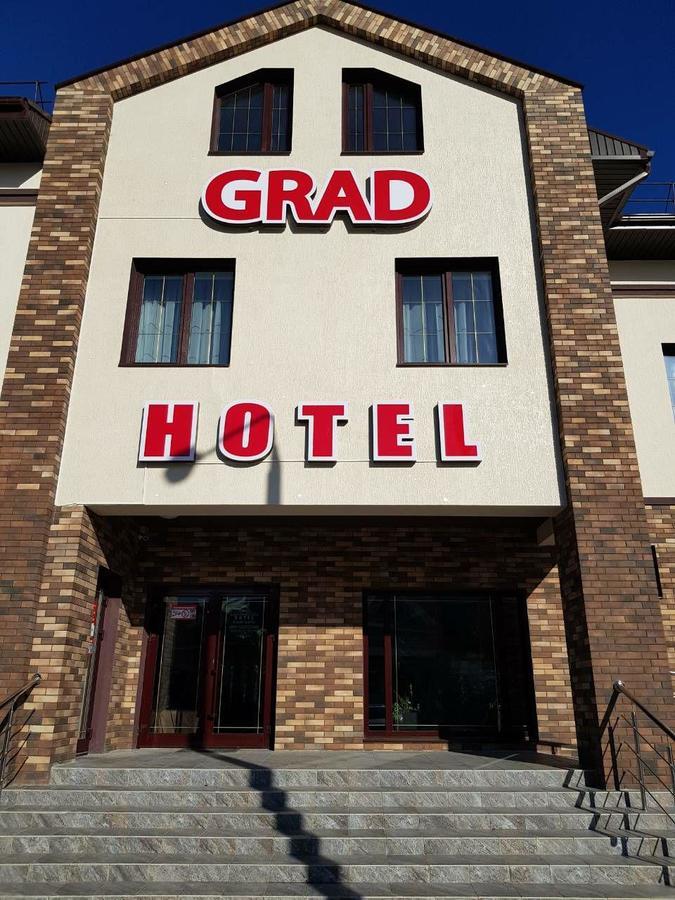 Grad Hotel Ashmyany Eksteriør billede